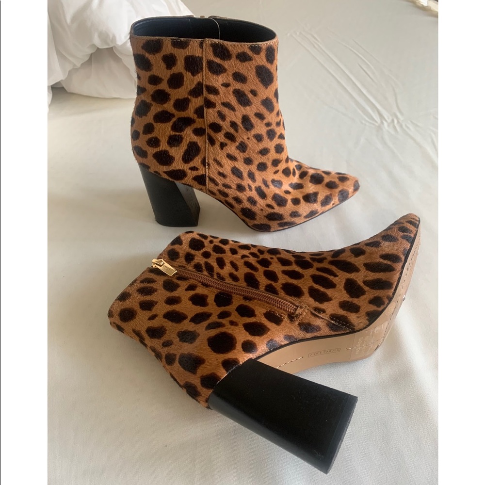 Vince Camuto Suede Leopard booties sz 8 worn once